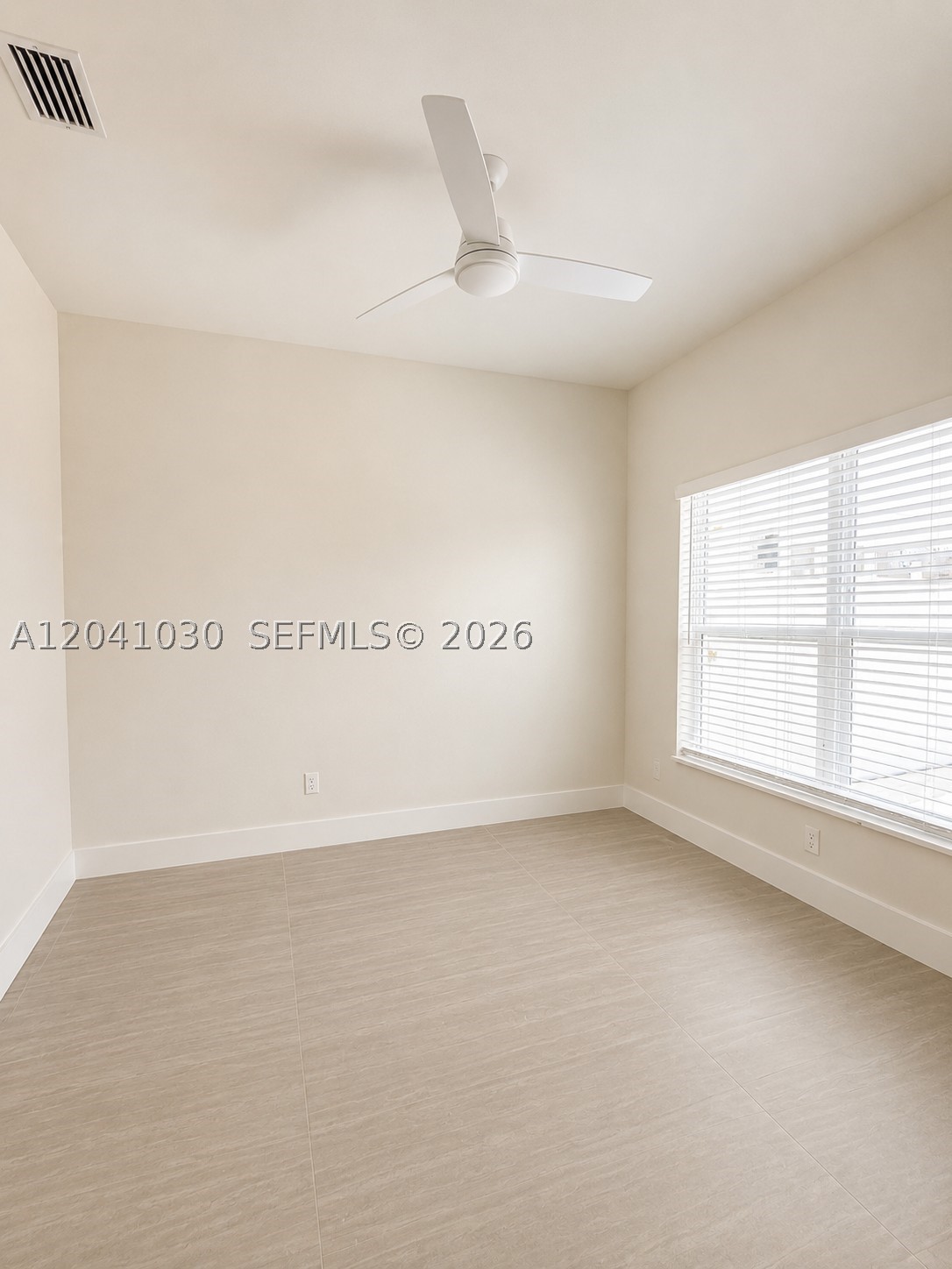 536 Lincoln Property Photo 8