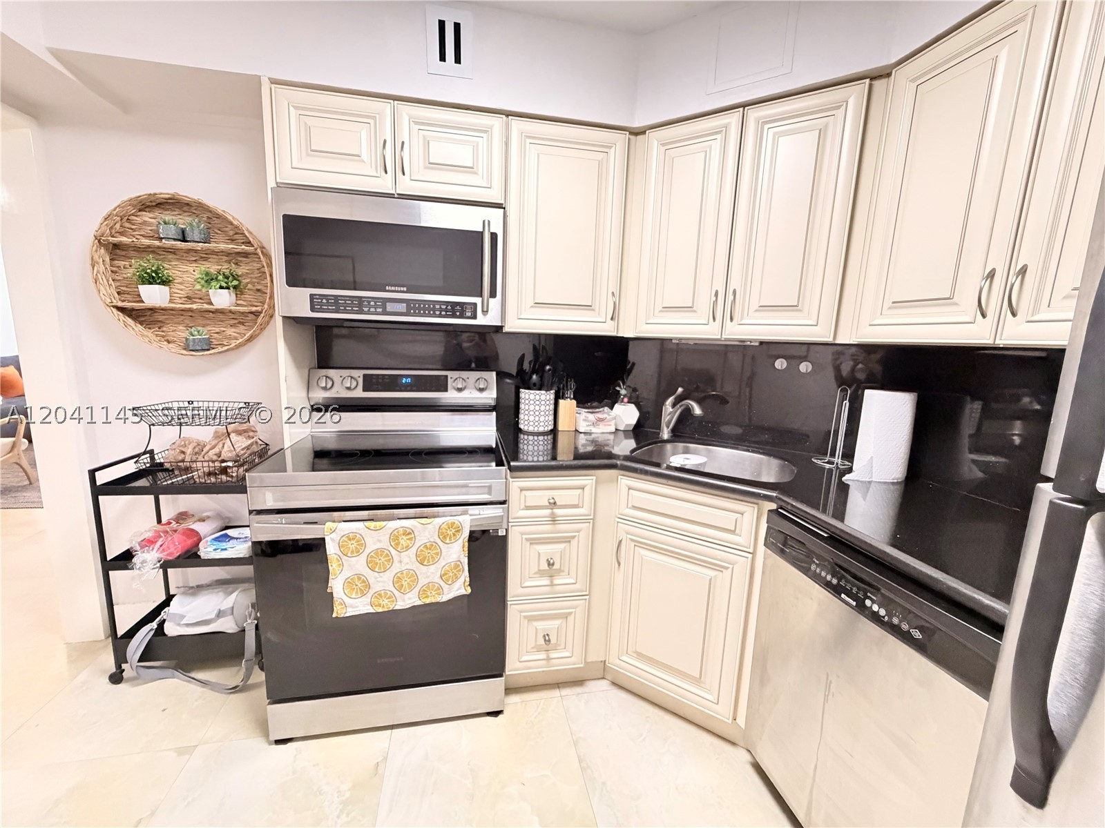 5225 Collins Ave 914 Property Photo 16