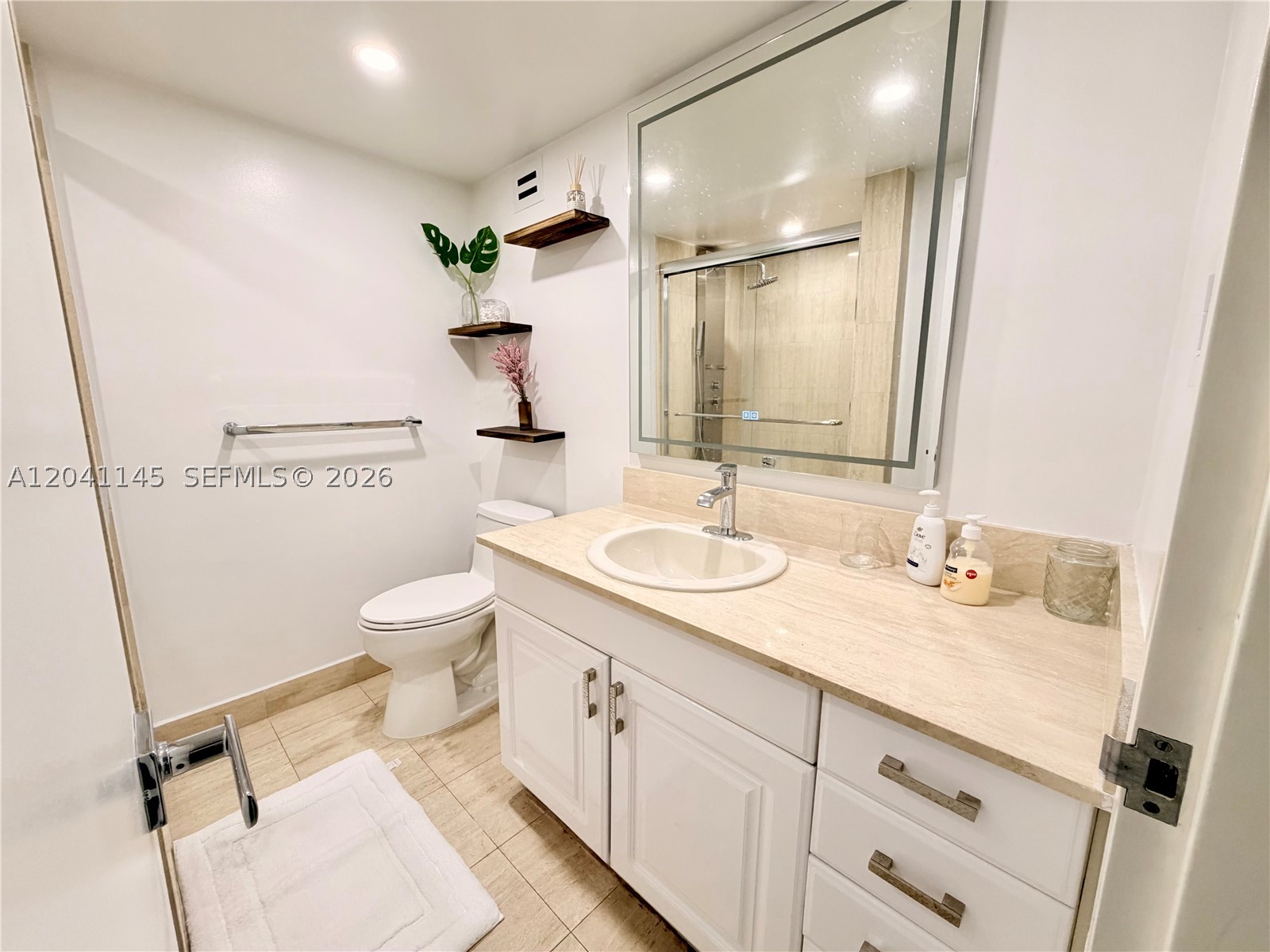 5225 Collins Ave 914 Property Photo 19