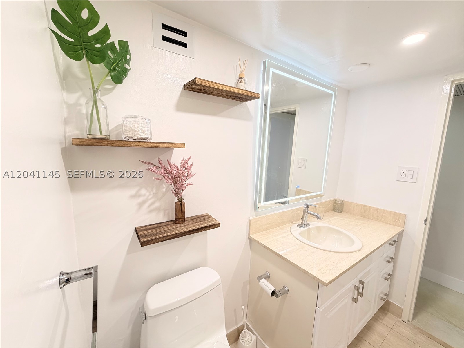 5225 Collins Ave 914 Property Photo 22
