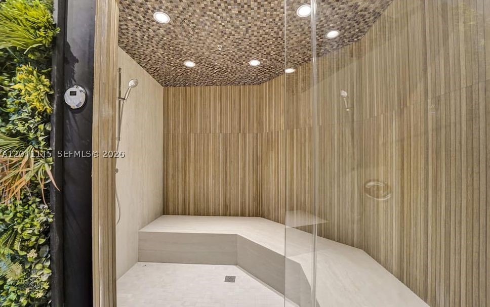 5225 Collins Ave 914 Property Photo 52