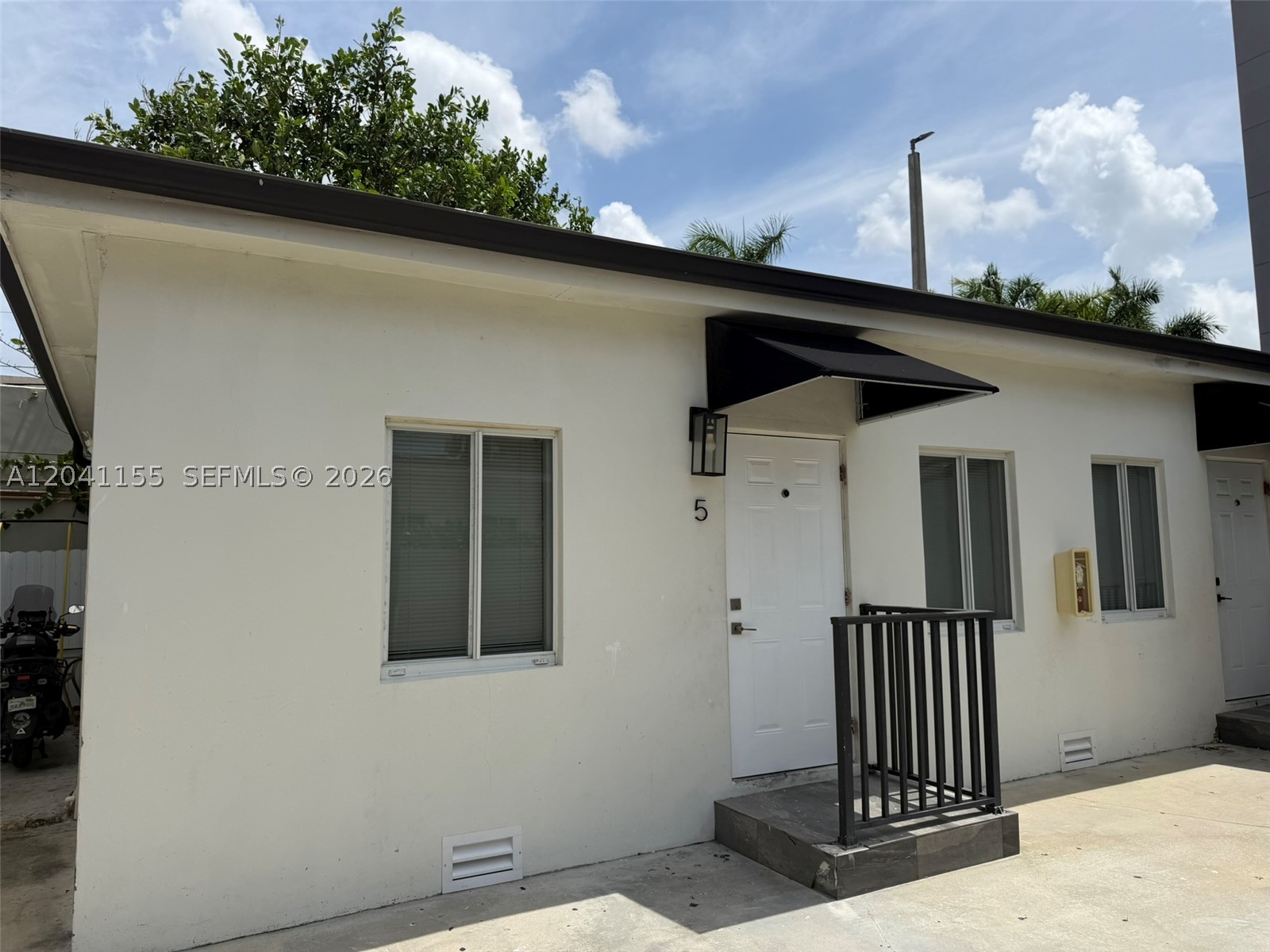 111 SW 11 Ave 5 Property Photo 1