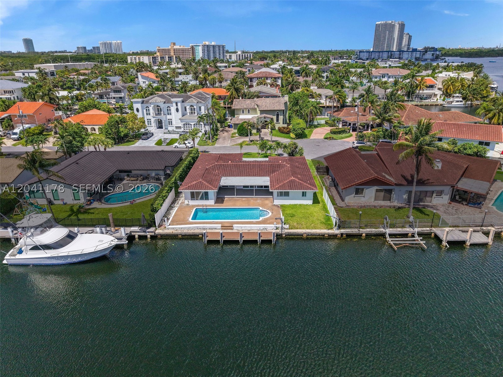 16453 Ne 33rd Ave Property Photo 3