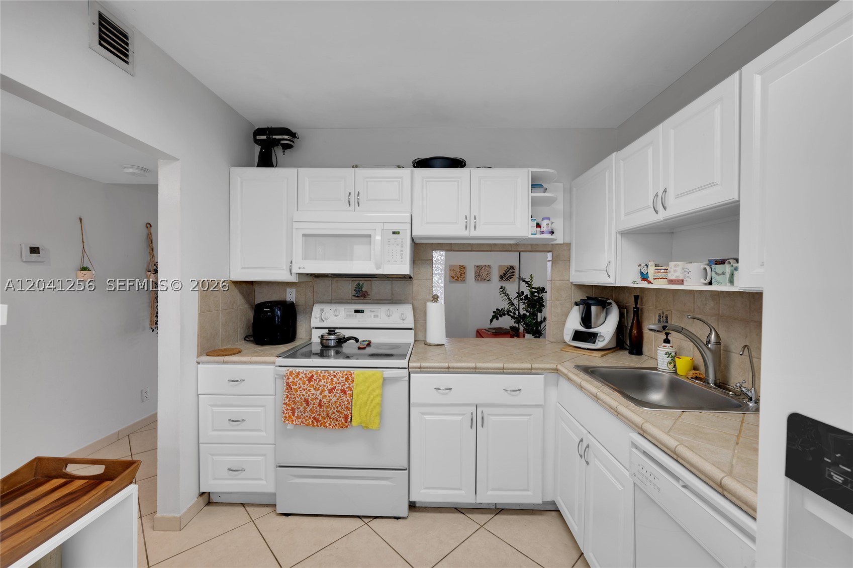 3199 S Ocean Dr 402 Property Photo 3