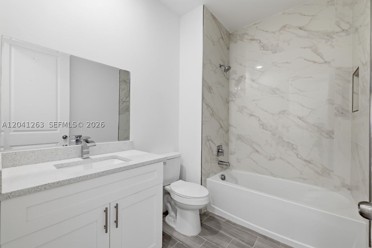 195 Rotonda Blvd W A Property Photo 4