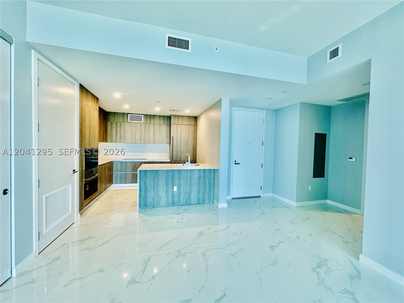 17550 Collins Ave 803 Property Photo 12