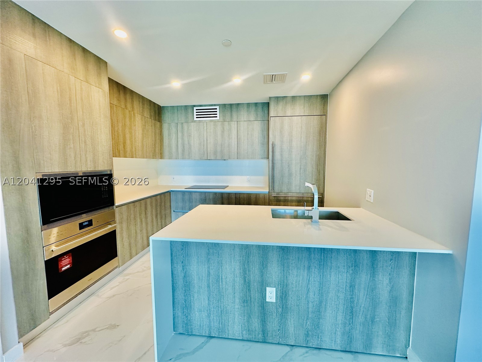 17550 Collins Ave 803 Property Photo 14