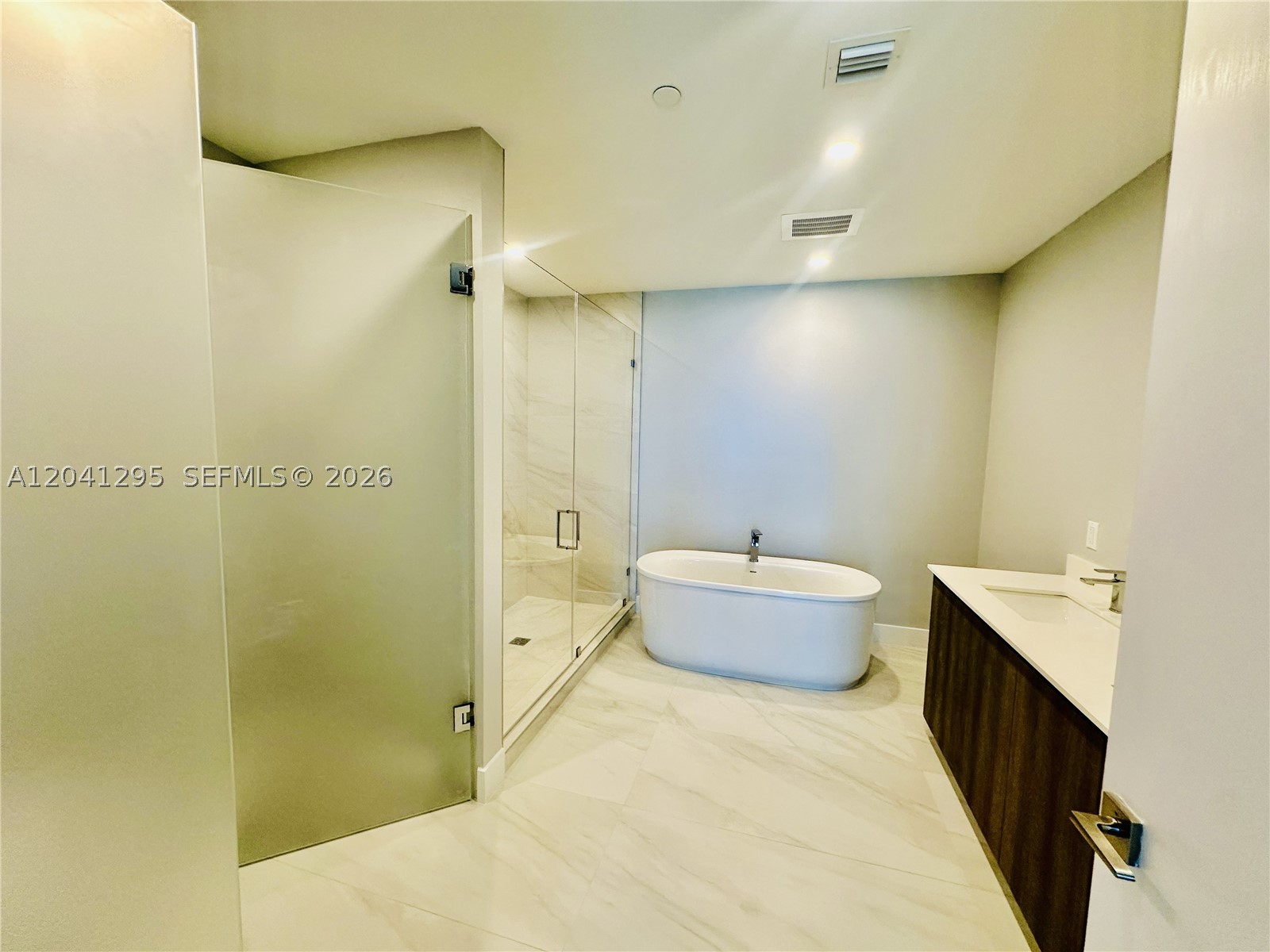 17550 Collins Ave 803 Property Photo 17