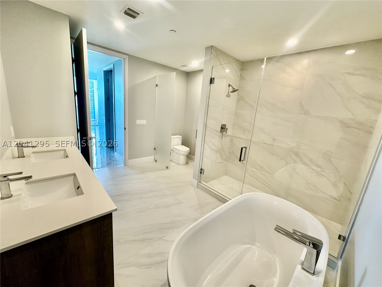 17550 Collins Ave 803 Property Photo 18