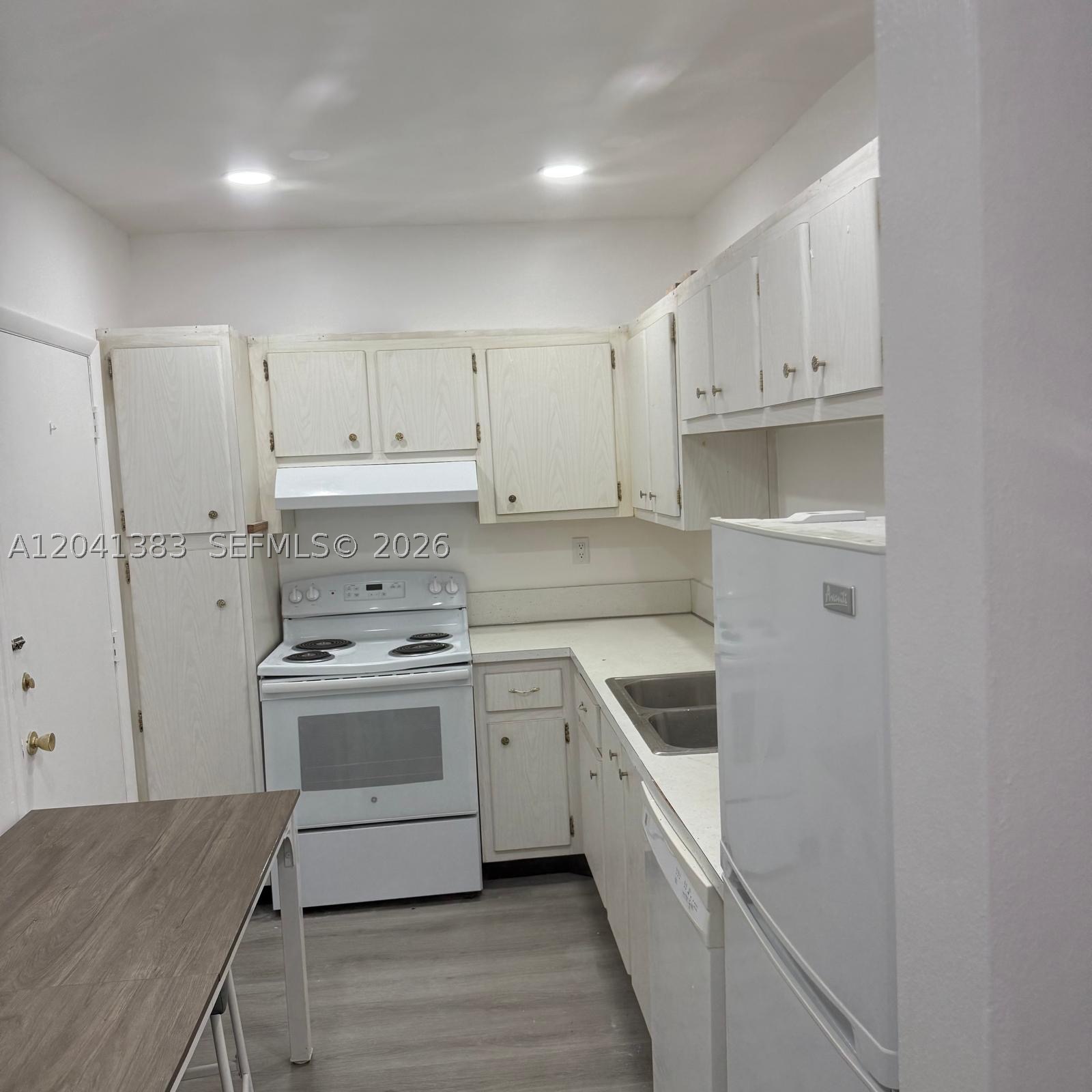 9159 Sw 77th Ave 211 Property Photo 2