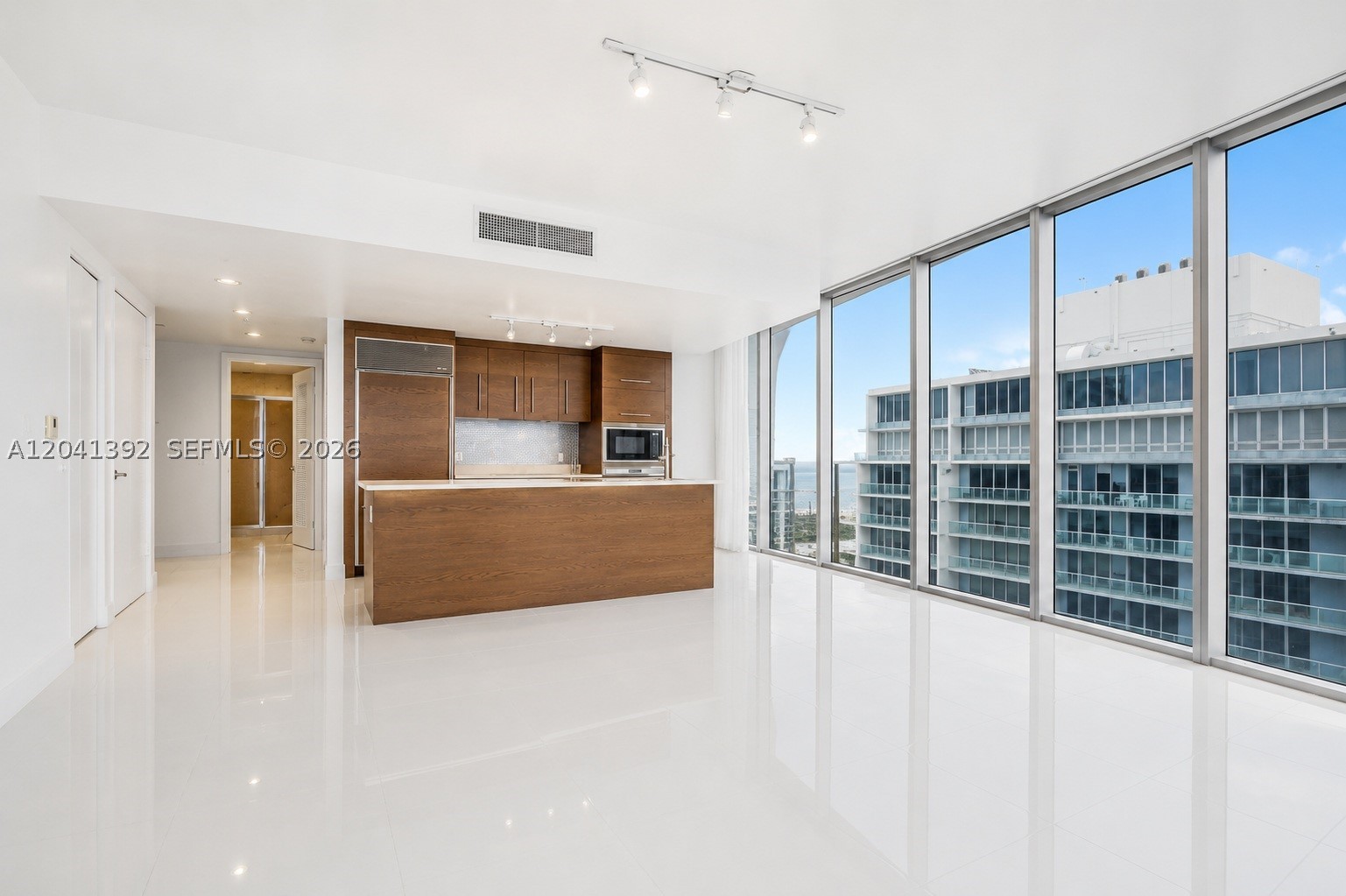 475 Brickell Ave 4715 Property Photo 4