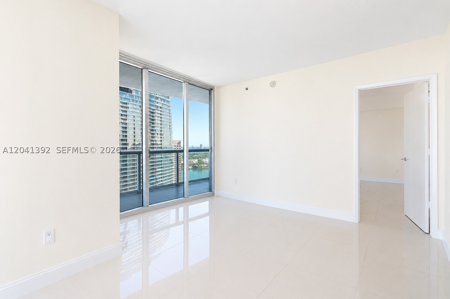 475 Brickell Ave 4715 Property Photo 5