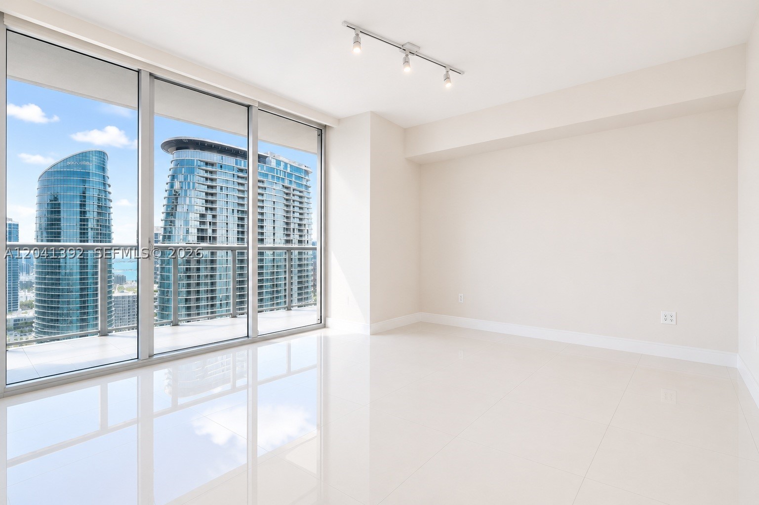 475 Brickell Ave 4715 Property Photo 9