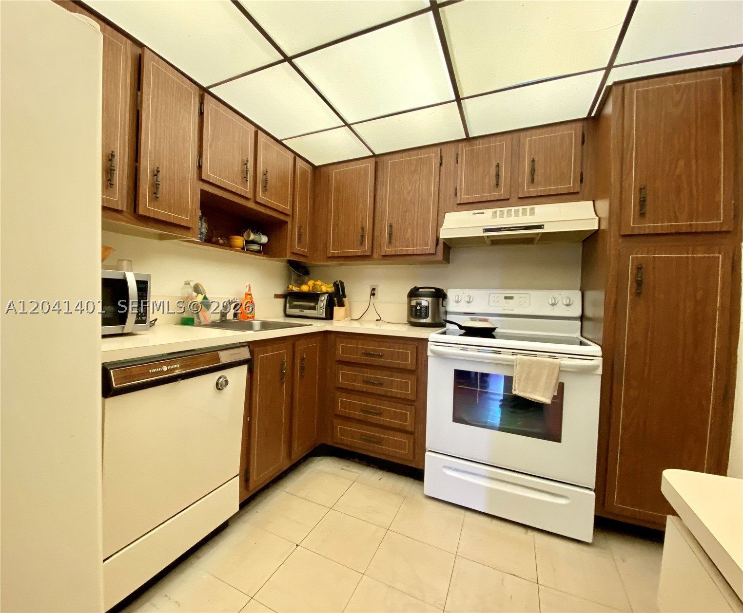 1300 Saint Charles Pl 420 Property Photo 4