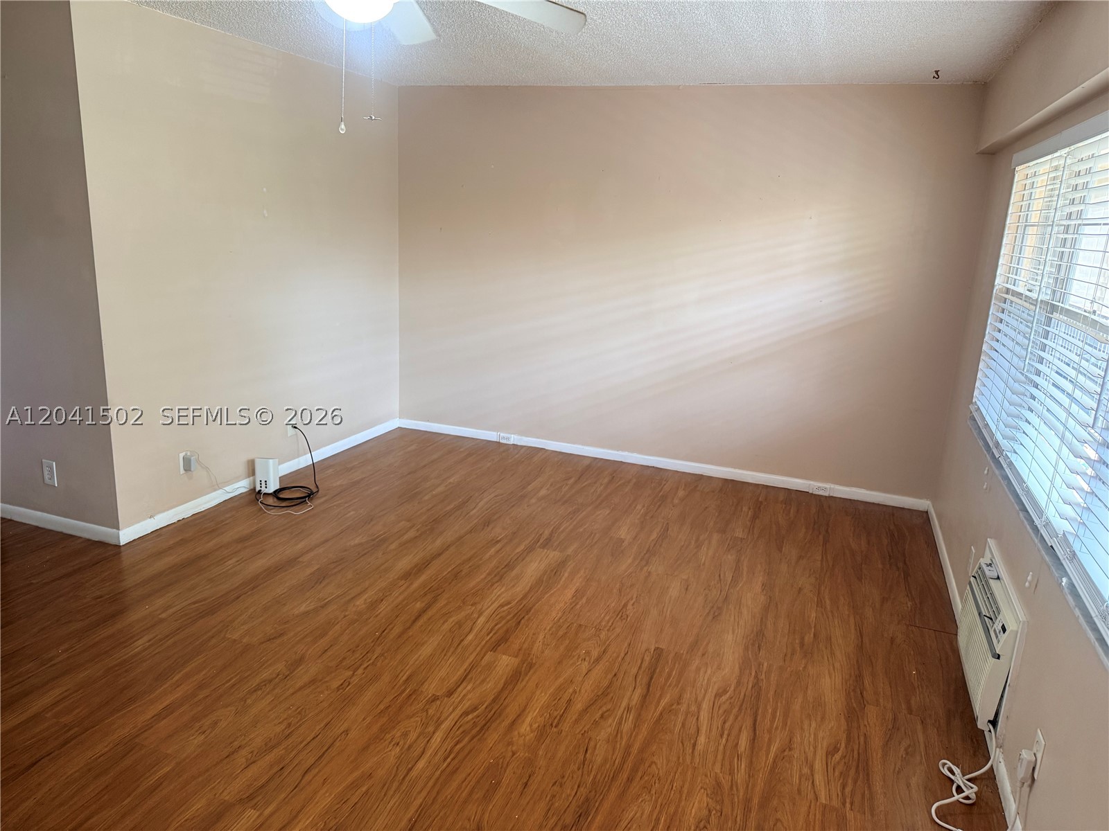 A12041502 Property Photo 2