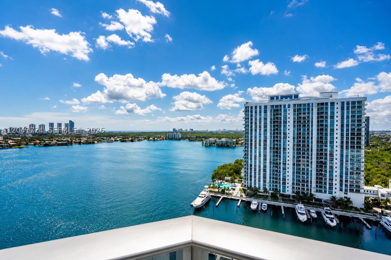 17301 Biscayne Blvd 1407 Property Photo 1