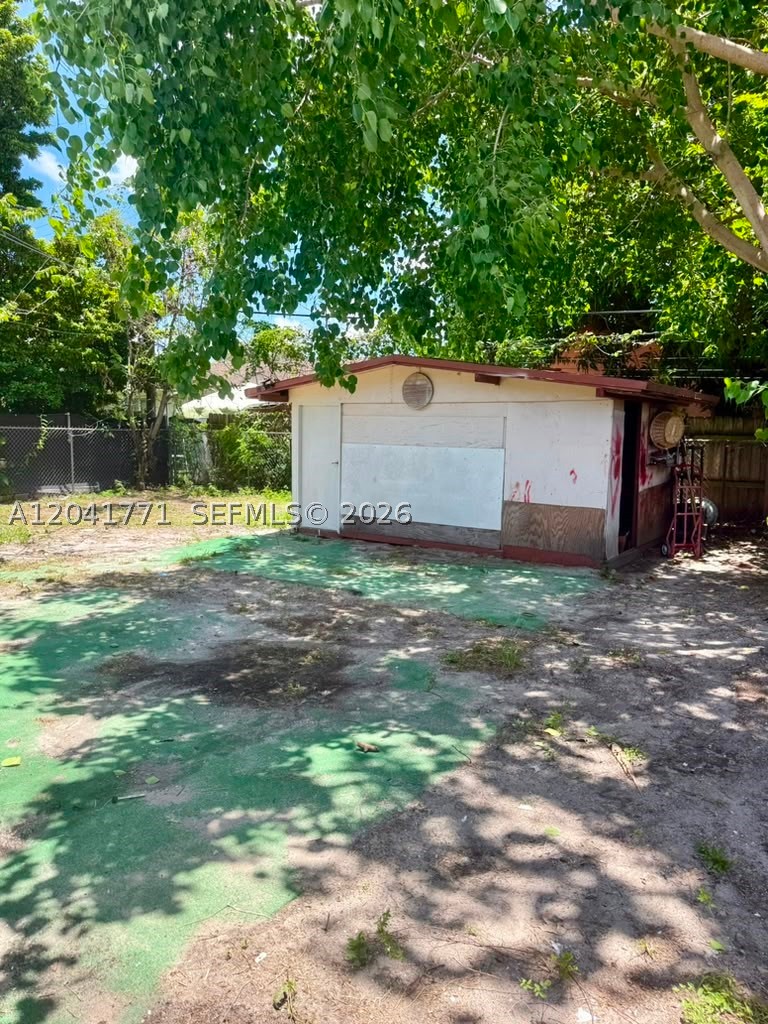 42 E 13th St Property Photo 6