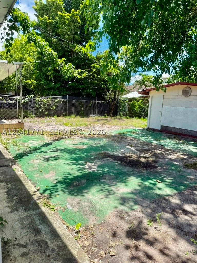 42 E 13th St Property Photo 7