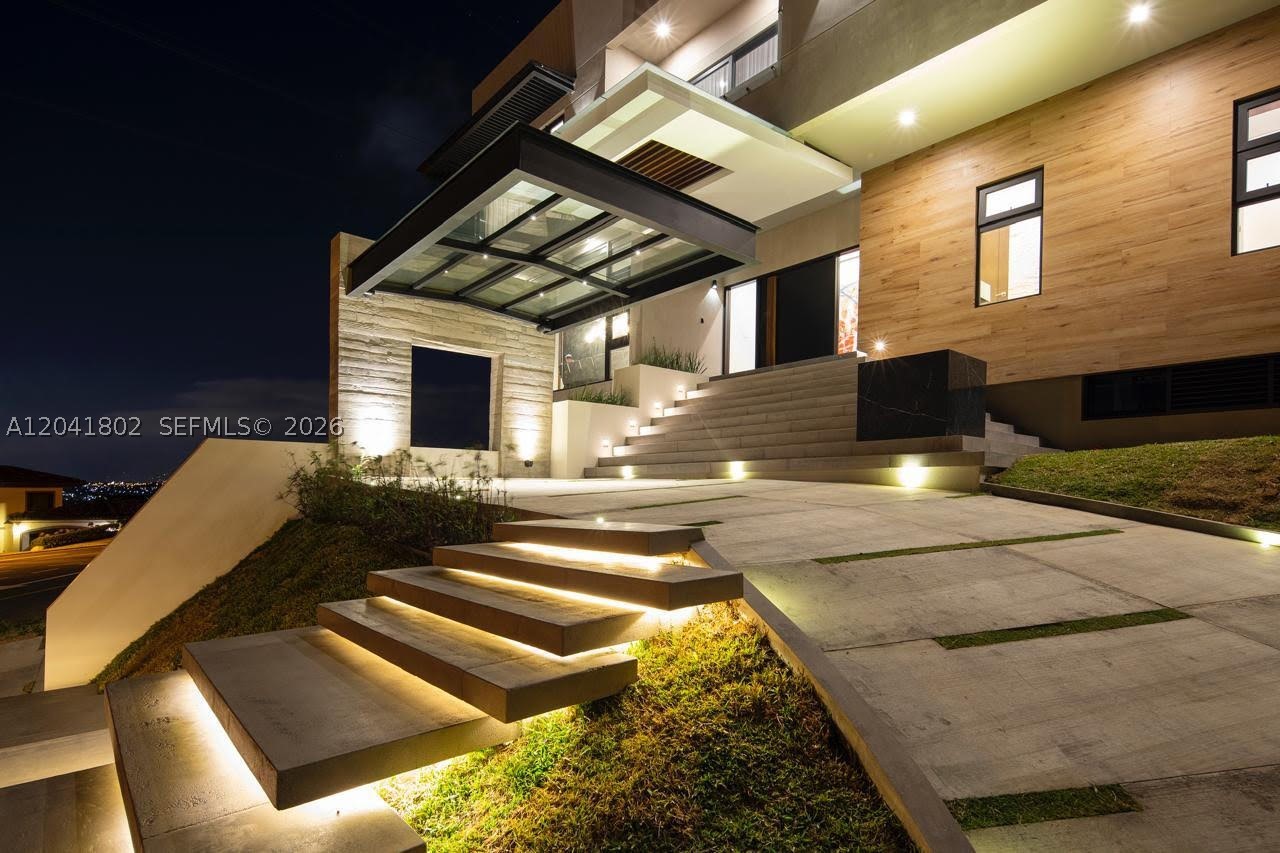 37-3 Escazu Property Photo 1