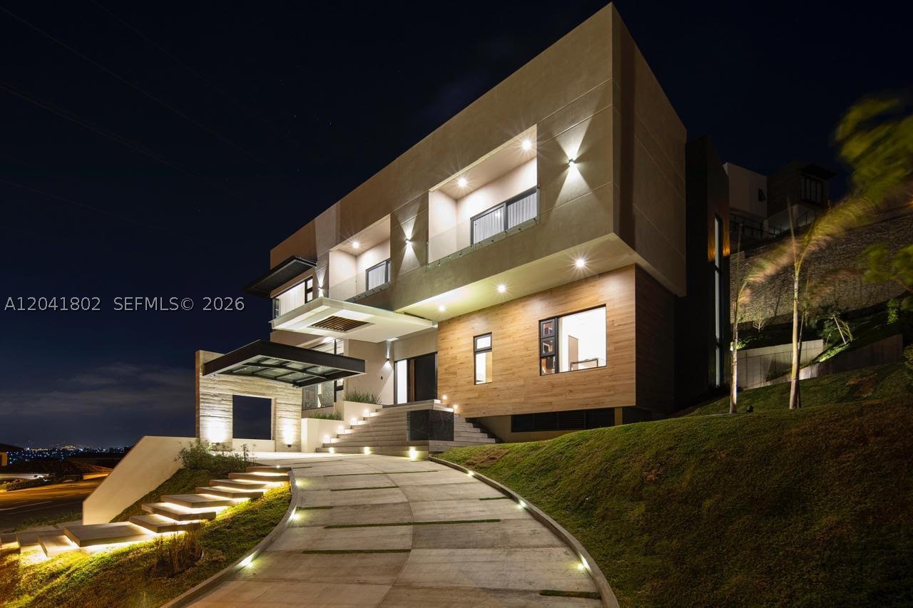 37-3 Escazu Property Photo 2