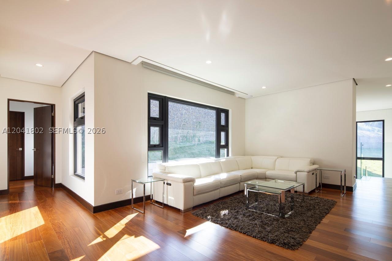 37-3 Escazu Property Photo 19