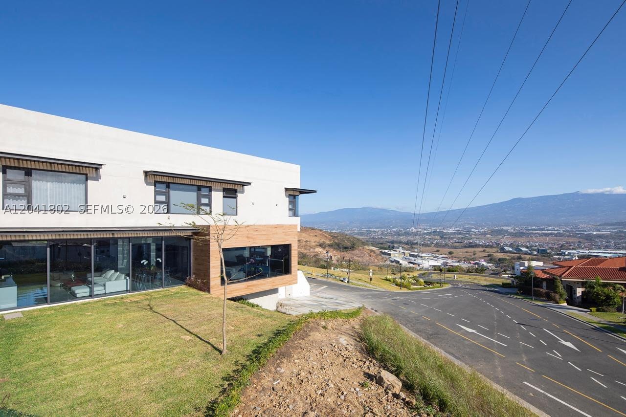 37-3 Escazu Property Photo 42