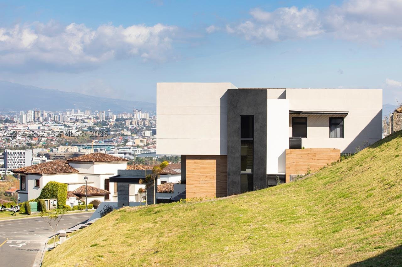 37-3 Escazu Property Photo 45