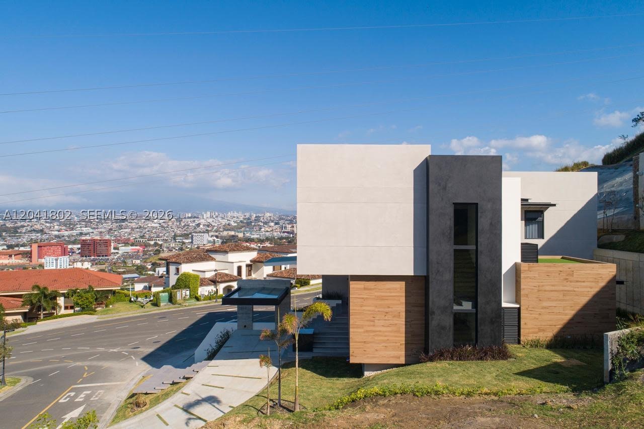 37-3 Escazu Property Photo 47