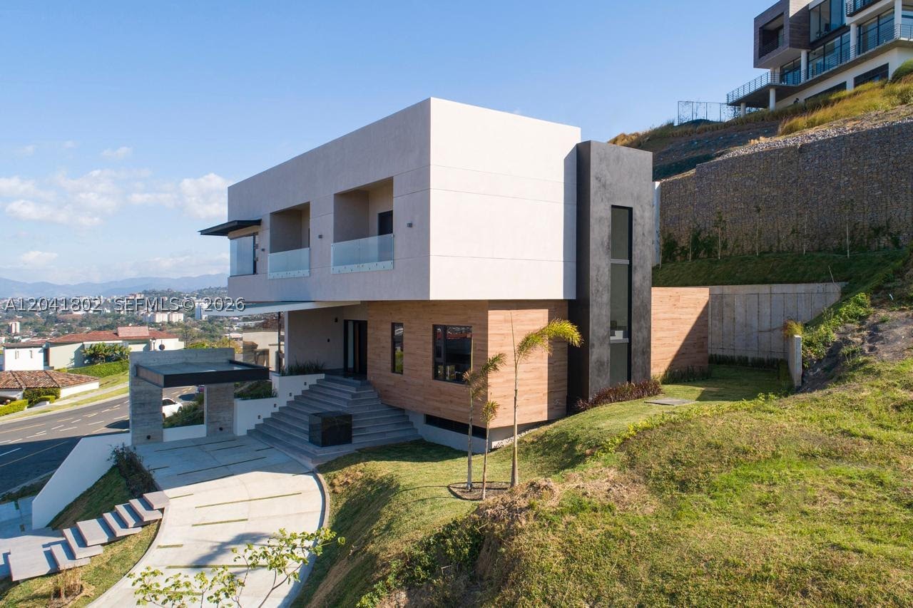 37-3 Escazu Property Photo 48