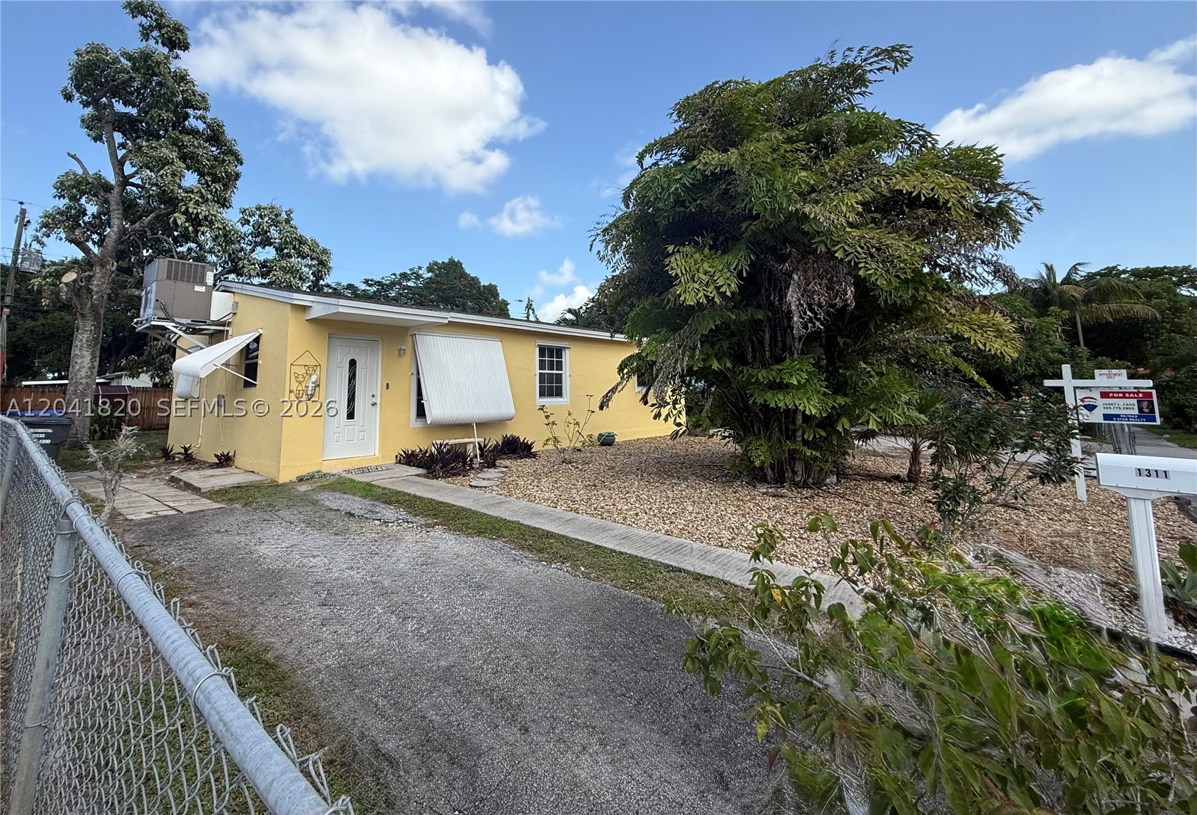 1311 N 69th Ave Property Photo 4