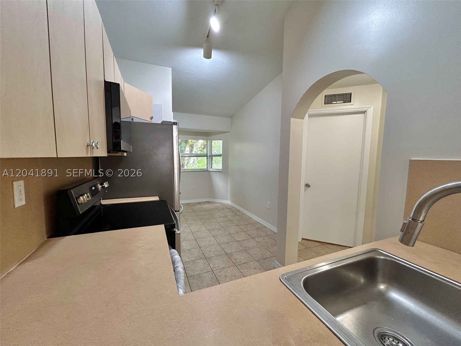 1270 Se 28th Ct 202 Property Photo 2