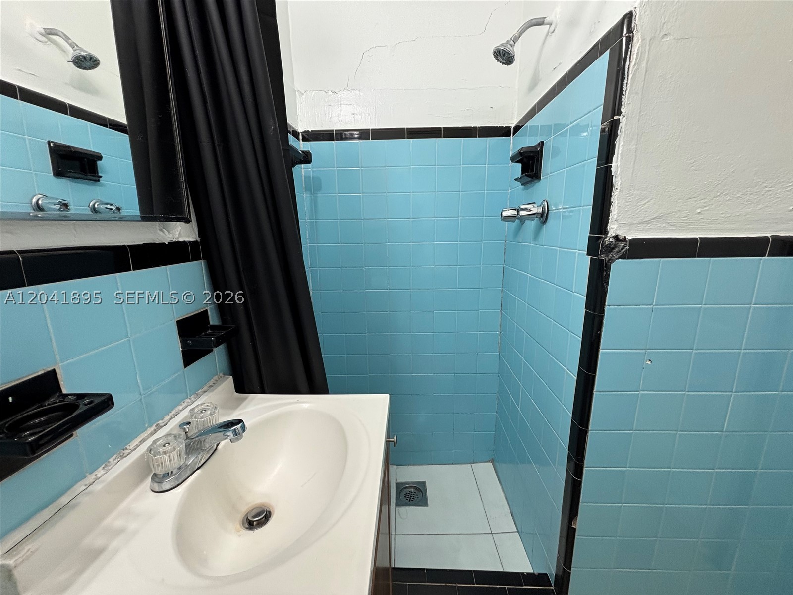 1843 Dewey St 118 Property Photo 4