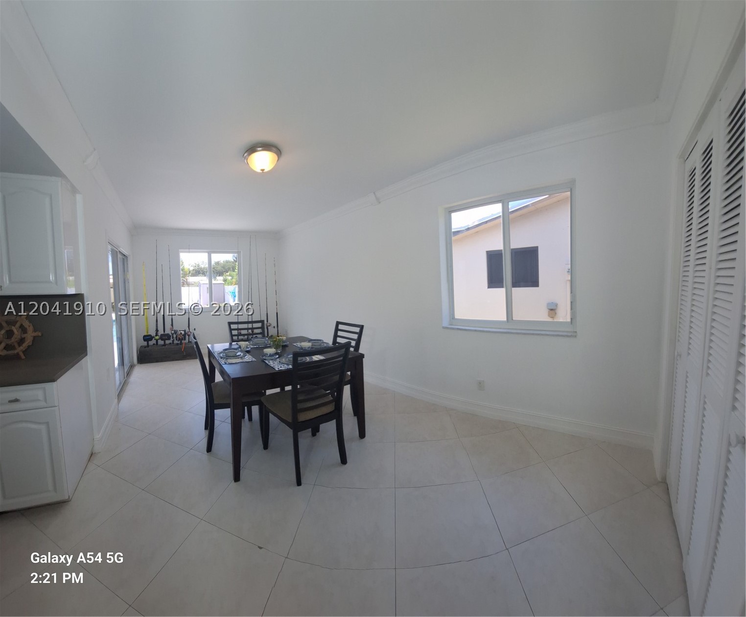 1800 N 55th Ave Property Photo 6