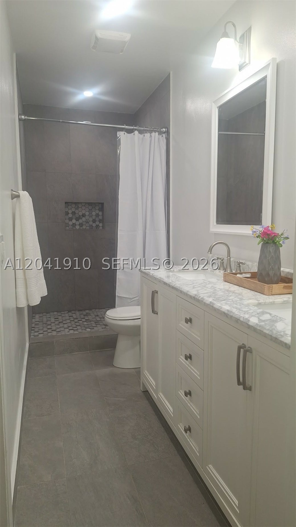 1800 N 55th Ave Property Photo 18