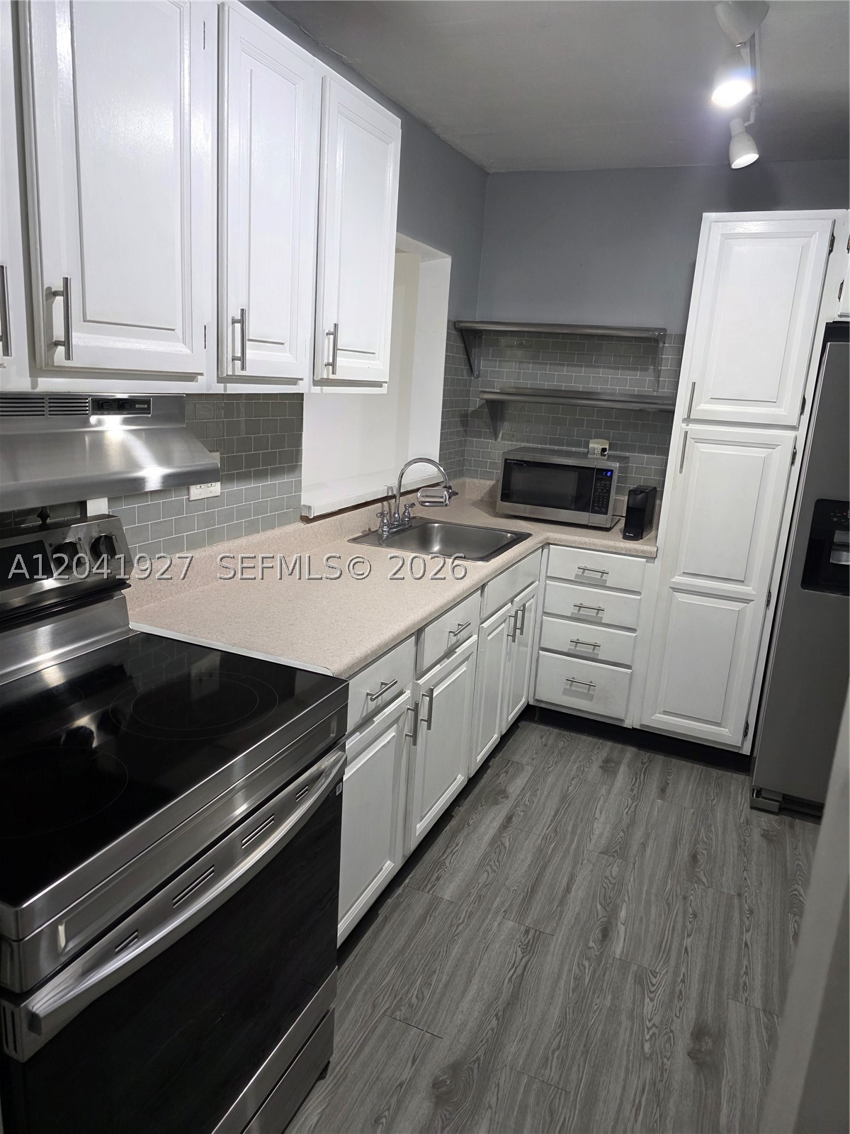8065 SW 107th Ave 202 Property Photo 1
