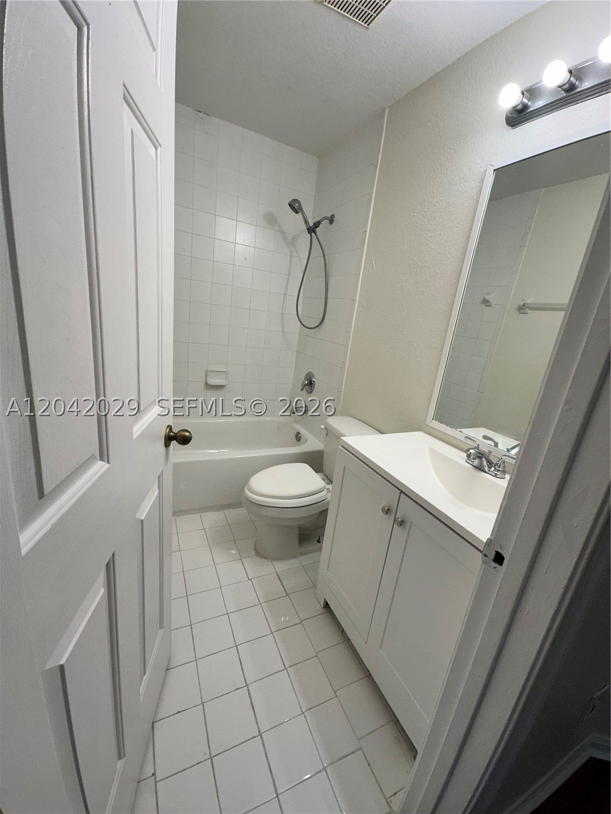 2704 Se 15th Pl Property Photo 9