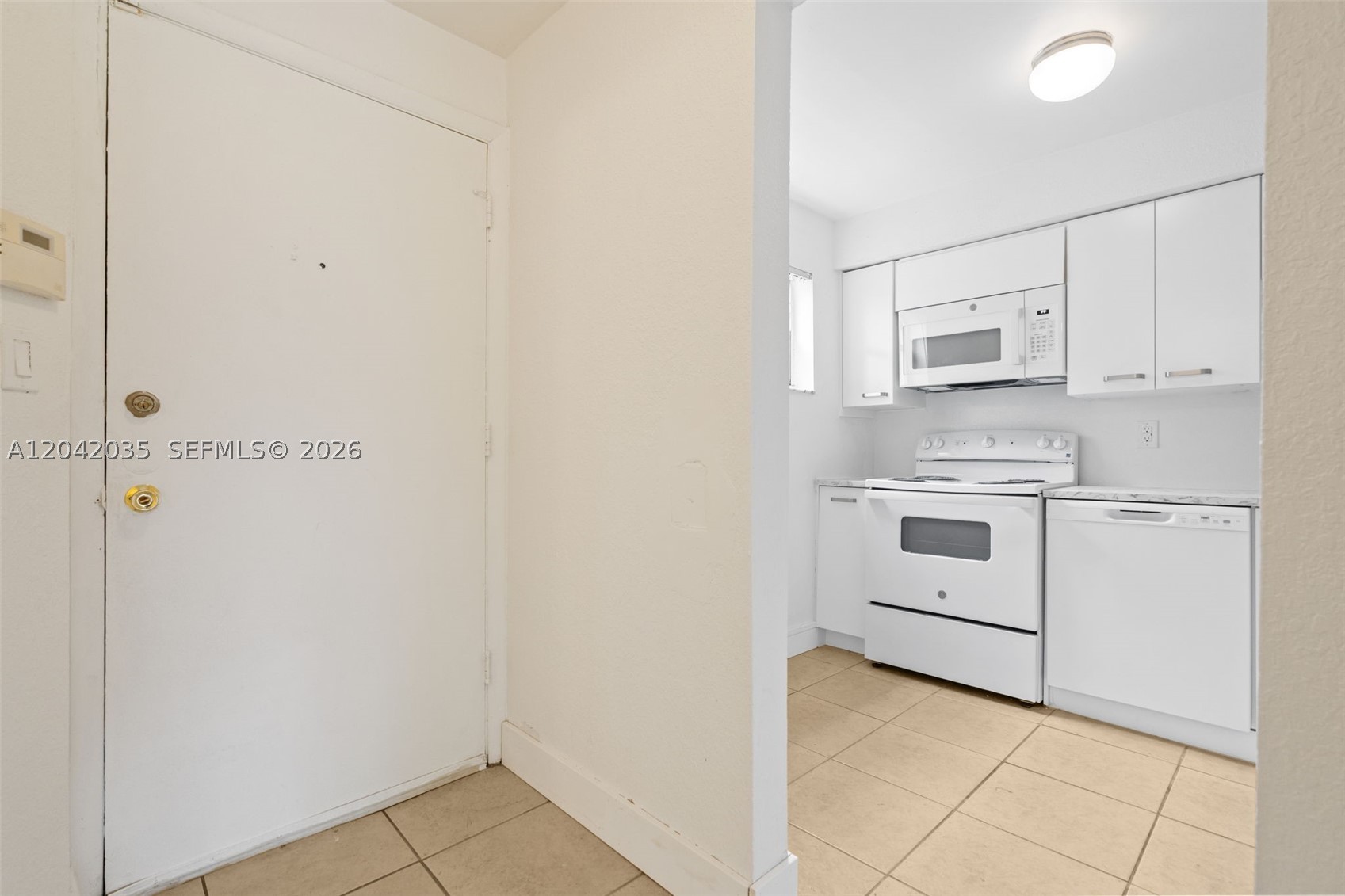 4215 N University Dr 305 Property Photo 4