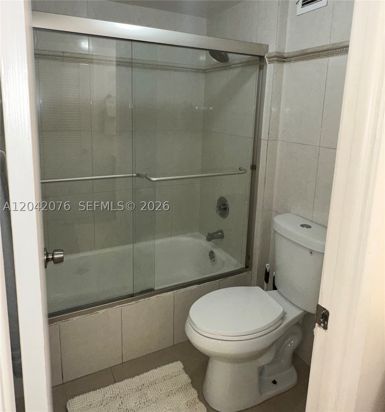 2301 Collins Ave 420 Property Photo 6