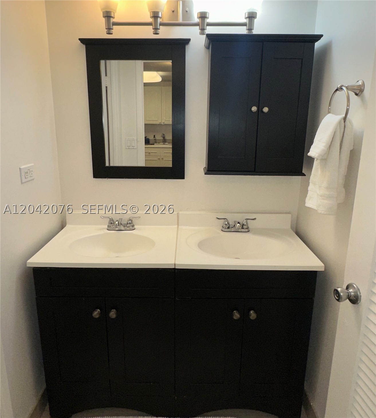 2301 Collins Ave 420 Property Photo 7