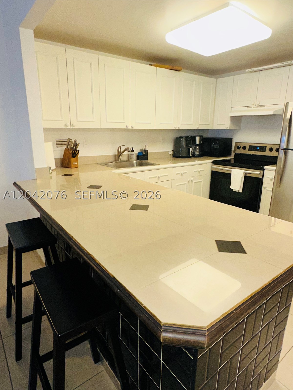 2301 Collins Ave 420 Property Photo 10