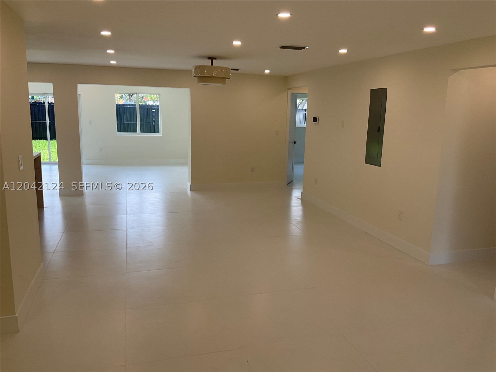 2315 Nw 3rd St Property Photo 4