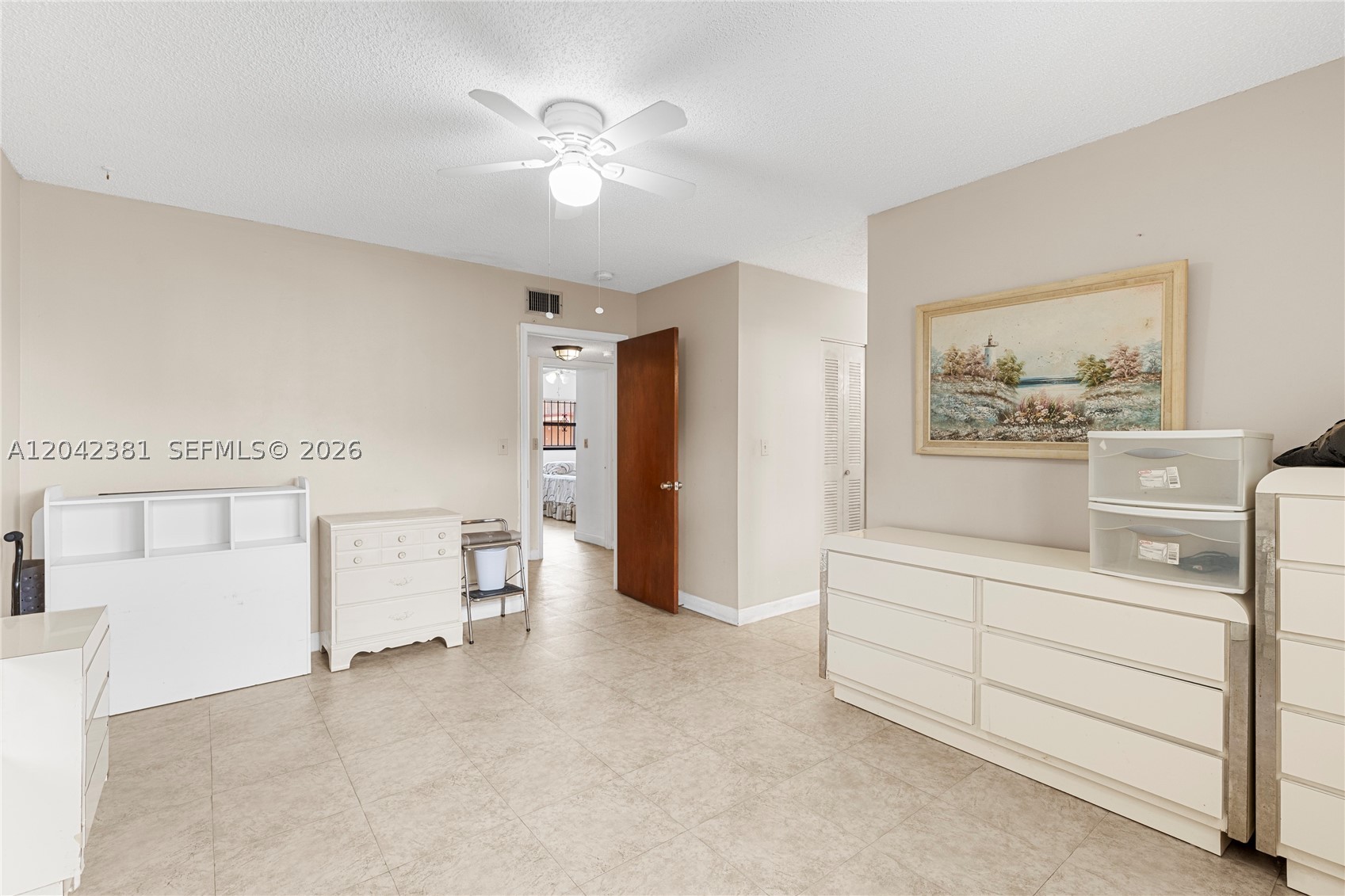1800 W 54th St 209 Property Photo 12