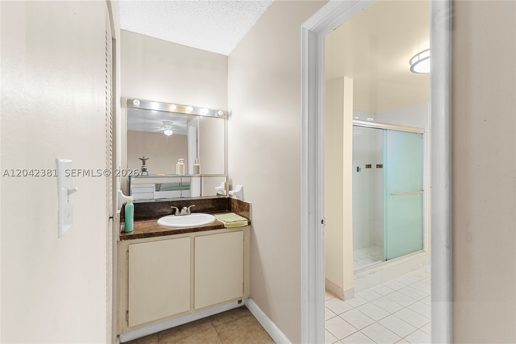 1800 W 54th St 209 Property Photo 15