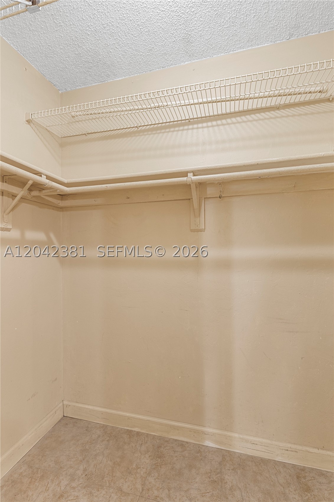 1800 W 54th St 209 Property Photo 16