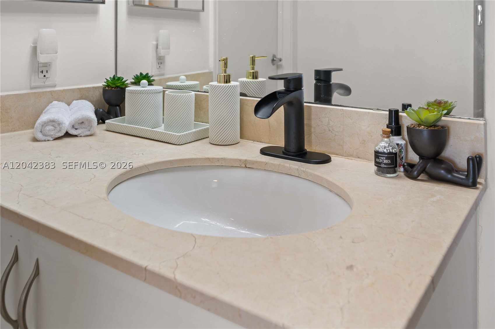 1750 N Bayshore Dr 5212 Property Photo 42