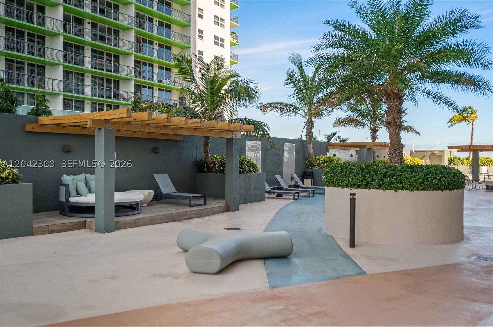 1750 N Bayshore Dr 5212 Property Photo 49