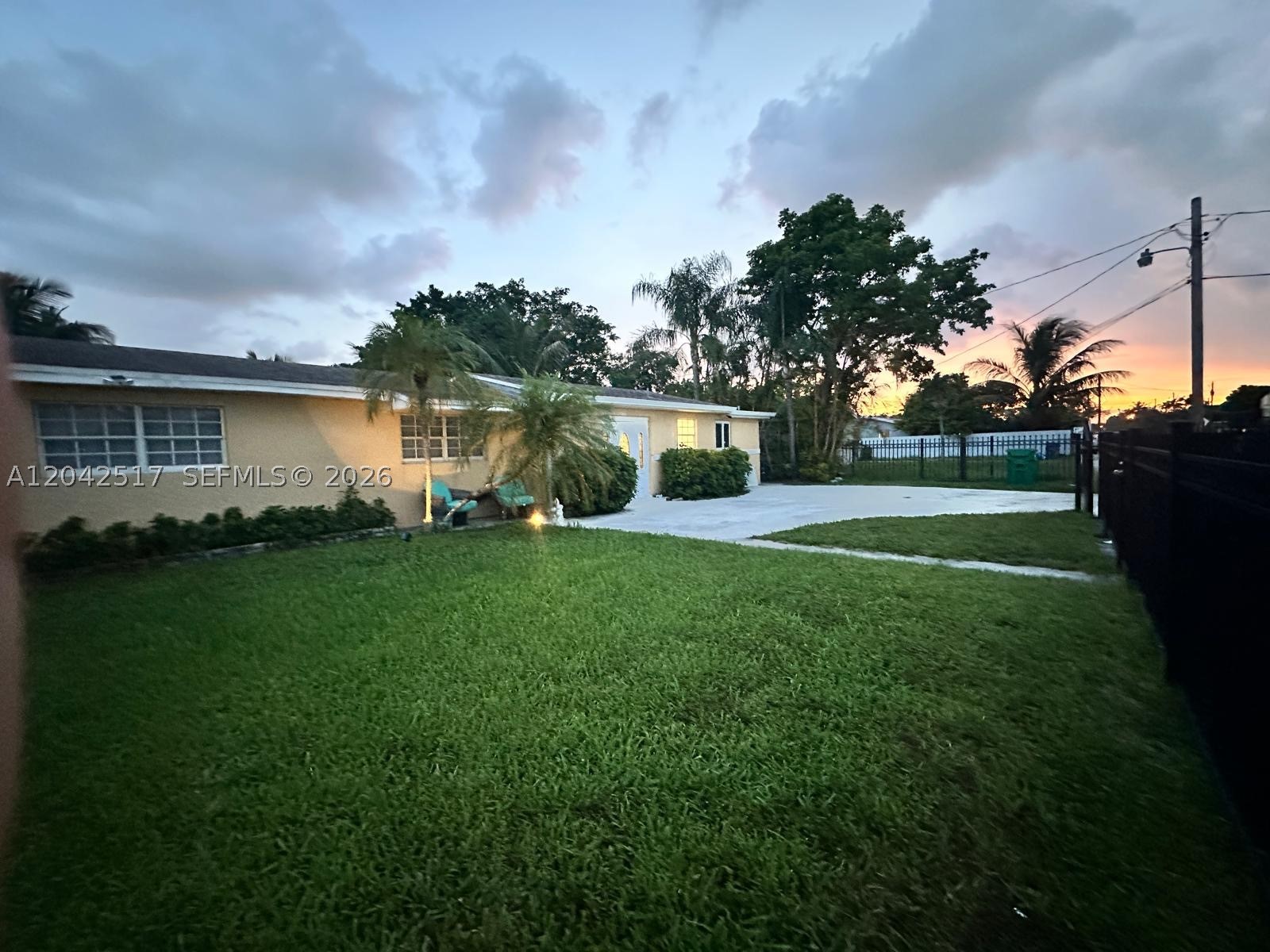 A12042517 Property Photo 4