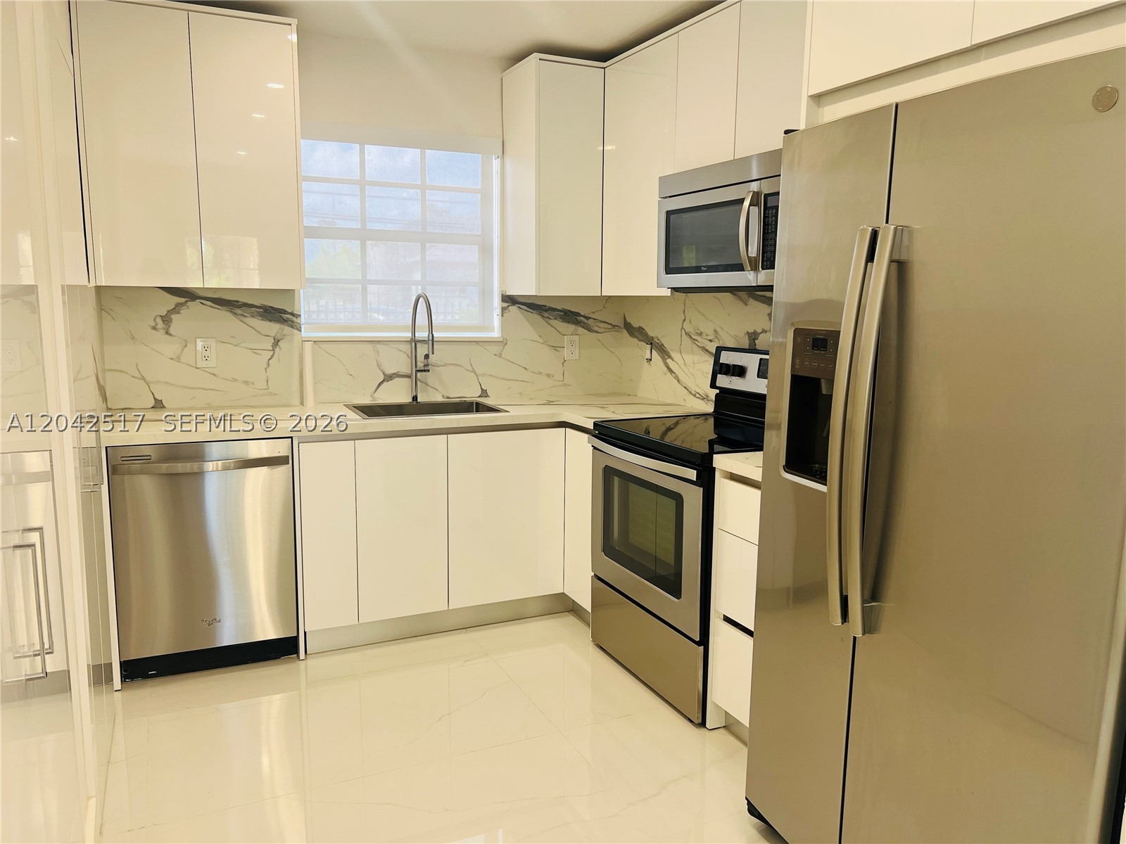 A12042517 Property Photo 5