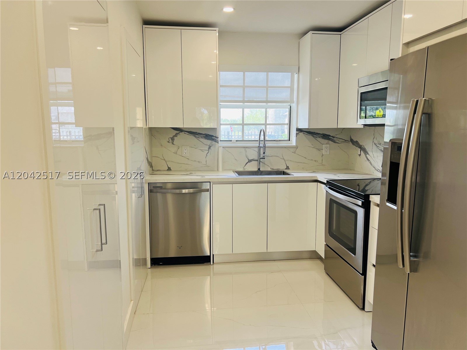 A12042517 Property Photo 8