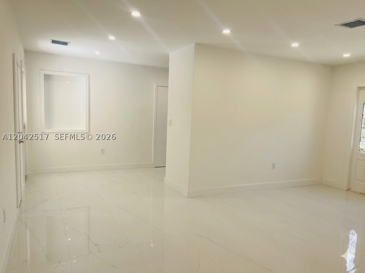 A12042517 Property Photo 13
